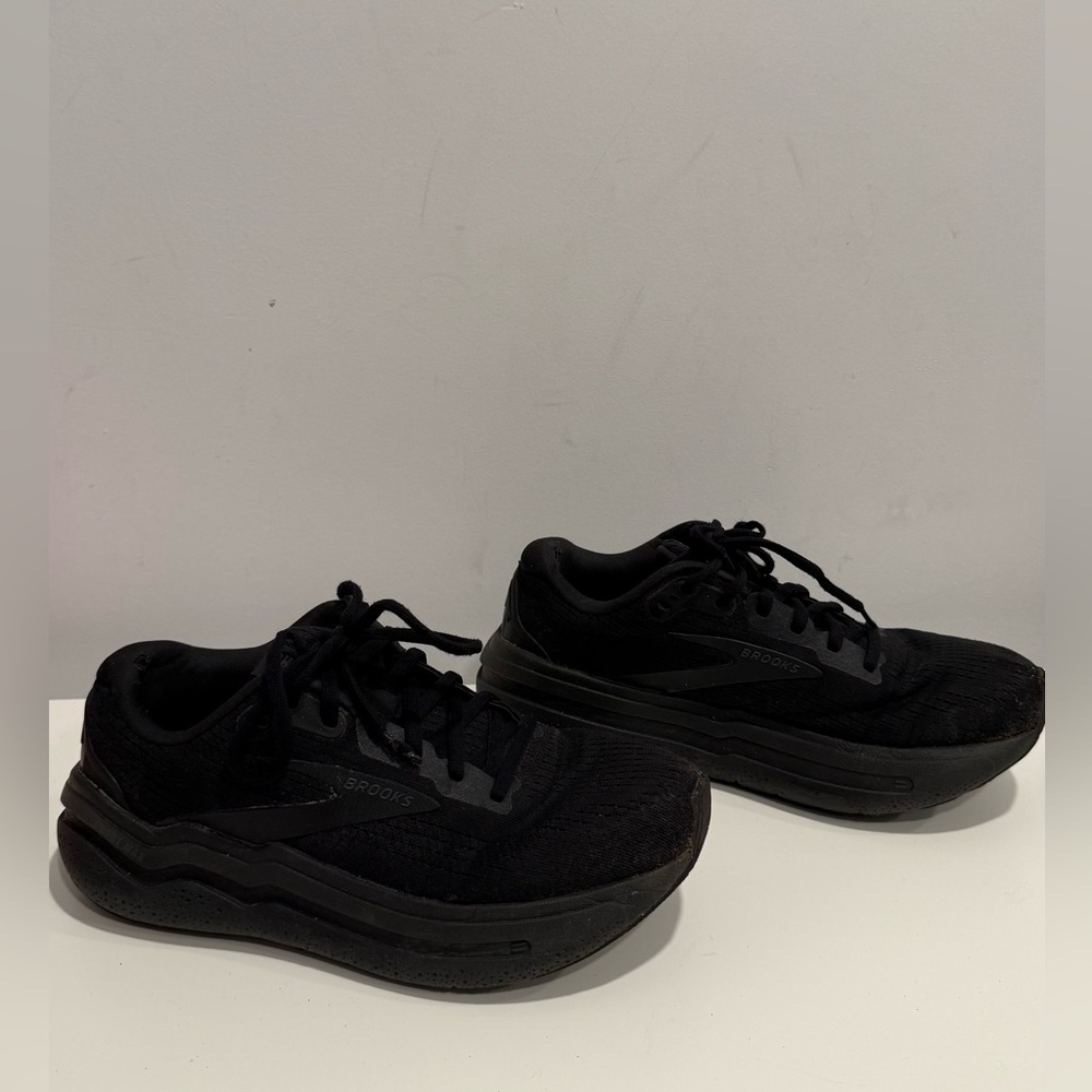 Brooks Men's Black Athletic Running Shoes